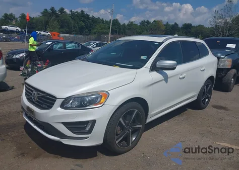 2015 Volvo Xc60 T6 R-Design Platinum z USA, uszkodzony, nr VIN YV4902RH2F2566313